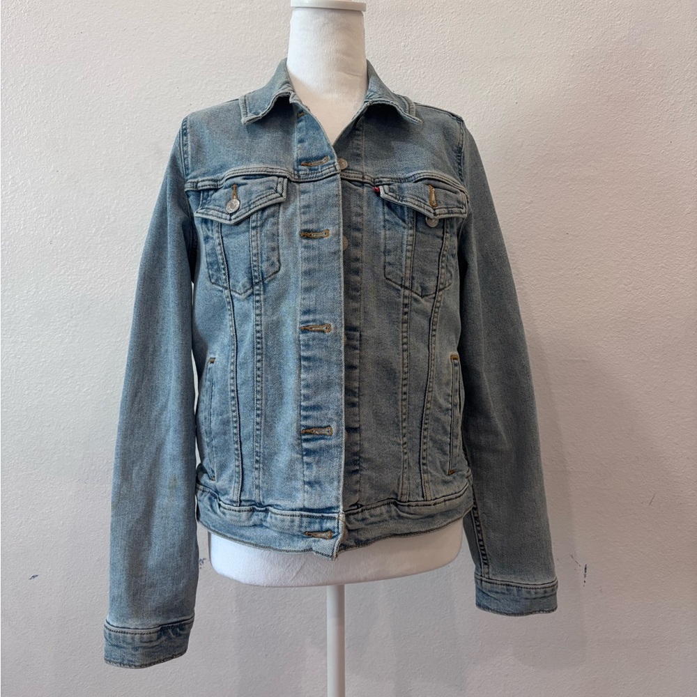 Levi’s Classic Denim Jacket Light/Medium Wash